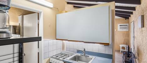 Fridge, microwave, oven, coffee/tea maker