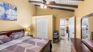 1 habitación, tabla de planchar con plancha, wifi y ropa de cama