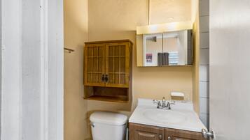 Bruser, hårtørrer, håndklæder