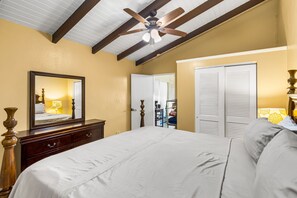 Tabla de planchar con plancha, wifi y ropa de cama 