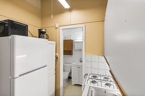 Fridge, microwave, oven, coffee/tea maker