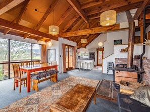 Interior - Mangawhero Tree House - Ohakune Holiday Home (Ohakune)