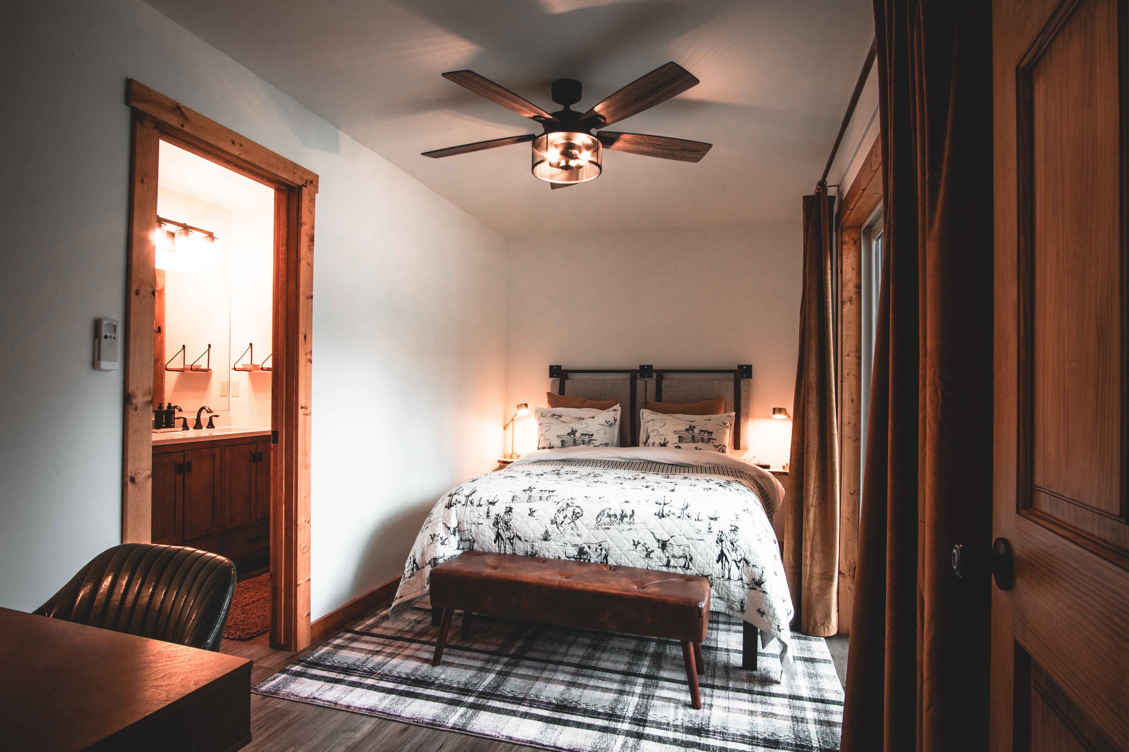 2 sovrum, skrivbord, strykjärn/strykbräda och gratis wi-fi