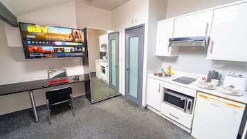 Estúdio | Cozinha privada | Geladeira, micro-ondas, fogão, cooktop