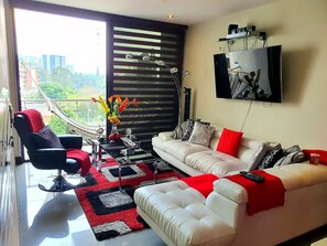 TV - Fancy Boutique Apt. @ VH1 Z.15 with AC Sauna & Gym (Ciudad de Guatemala)