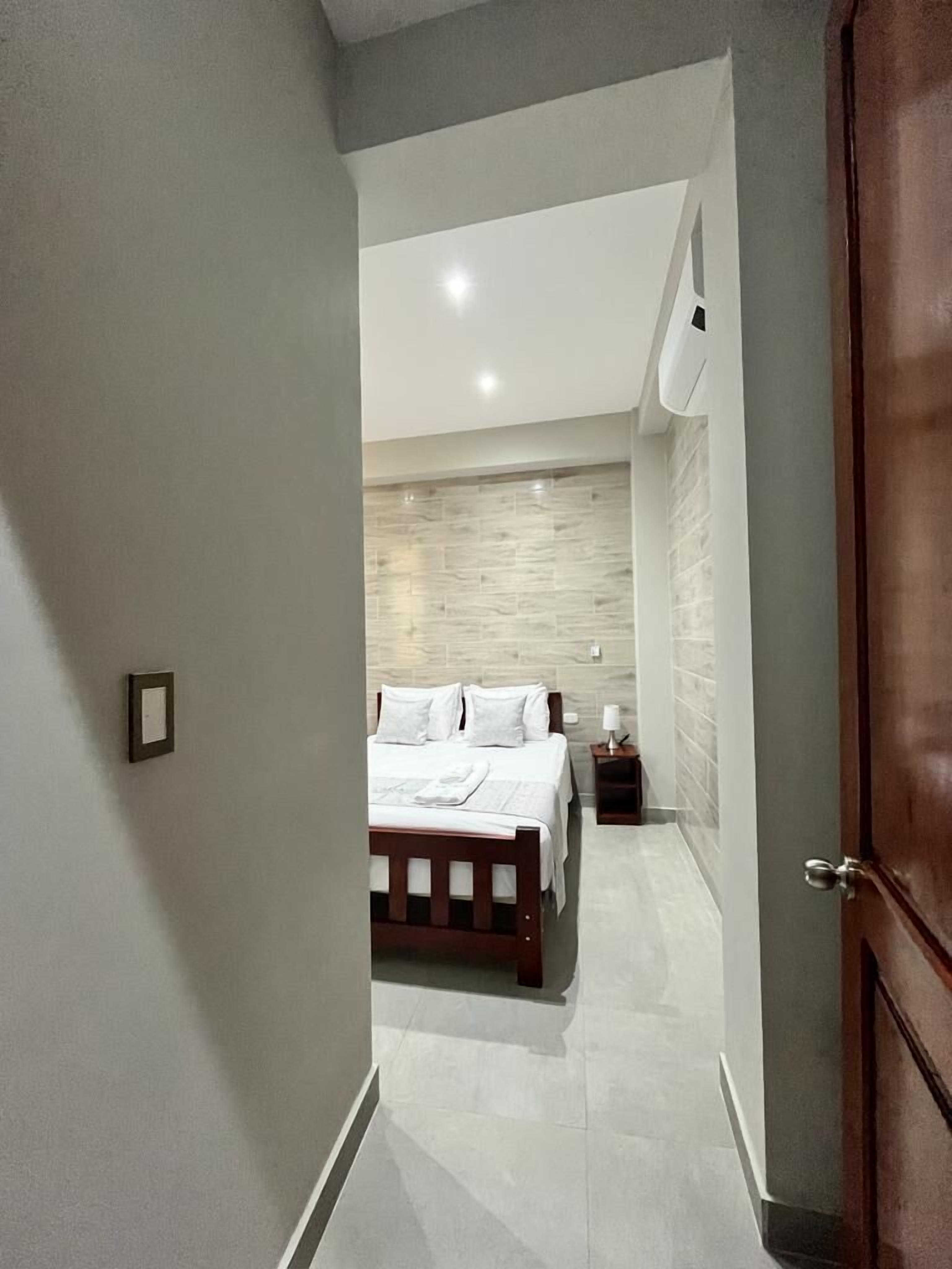 Espacio para trabajar con laptop, wifi gratis y ropa de cama 