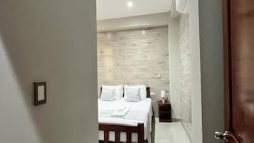 Family Apartment | Laptop workspace, free WiFi, bed sheets