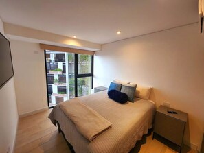 2 bedrooms, iron/ironing board, free WiFi, bed sheets - Hermoso Apto. de 2 habs y 2 salas @ QUO Piso 11
(Ciudad de Guatemala)