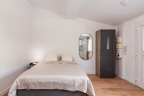 1 chambre, fer et planche à repasser, Wi-Fi, draps fournis