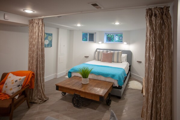 2 عدّة غرف نوم ومكواة/لوح كي وسرير سفر وواي فاي مجانًا