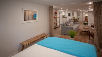 2 bedrooms, iron/ironing board, travel crib, free WiFi