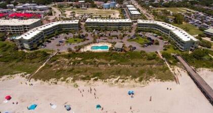 Oceanfront 1 BR Condo with Pier and Pool