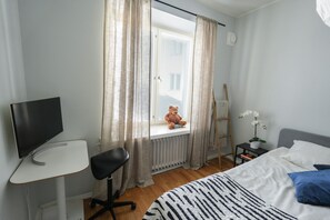 1 bedroom, iron/ironing board, travel crib, WiFi - Top Floor Apartment for Urban Explorers & Remote Working +Amenities & Frame TV (Helsinki)