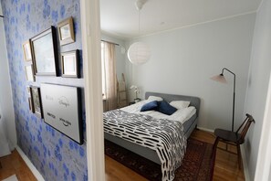 1 bedroom, iron/ironing board, travel crib, WiFi - Top Floor Apartment for Urban Explorers & Remote Working +Amenities & Frame TV (Helsinki)