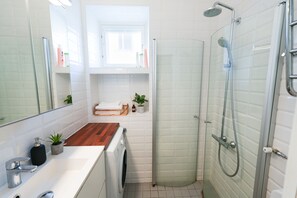 Hårføner, håndklær, såpe og sjampo