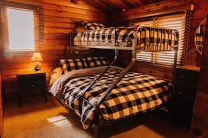 2 bedrooms, desk, free WiFi, bed sheets - Cozy Fishing Cabin: Hat Creek, Pit River, Fall River, Baum Lake. Burney Falls. (Cassel)