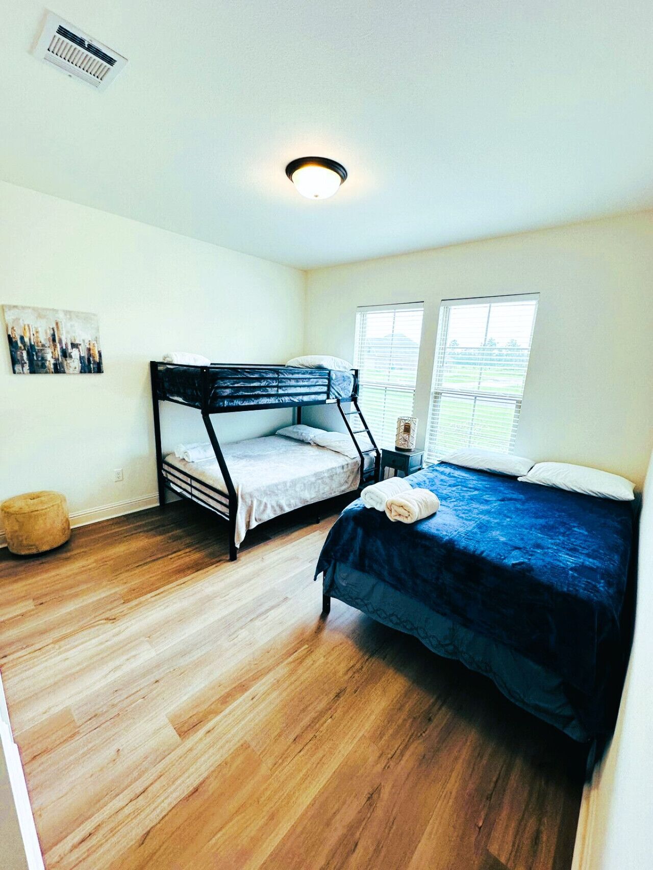 4 chambres, fer et planche à repasser, lit parapluie, Wi-Fi gratuit