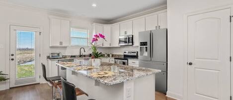 Frigorífic, microones, forn i placa de cuina