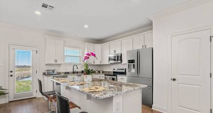 Mardi Gras Magic Krew Celebration Cottage - WCN242