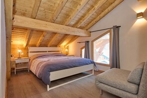 8 bedrooms, iron/ironing board, free WiFi