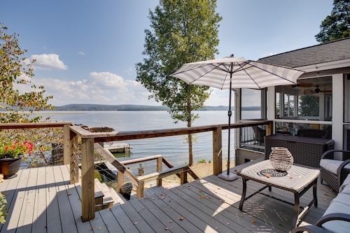 Hot Tub & Dock: Guntersville Lake Getaway!