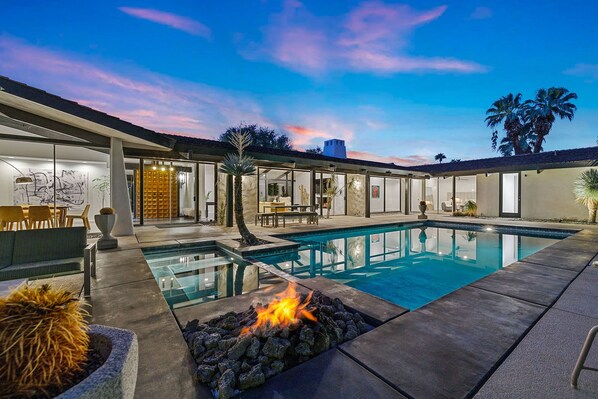 Pool - 'Willow Hideaway' Private Palm Desert escape (Palm Desert)