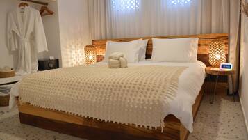 Luxury Suite | Premium bedding, down comforters, memory foam beds, minibar