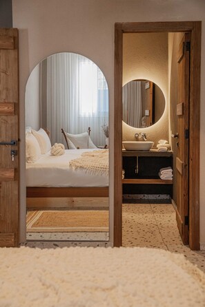 Interior detail - Yam Suites (Enfeh)