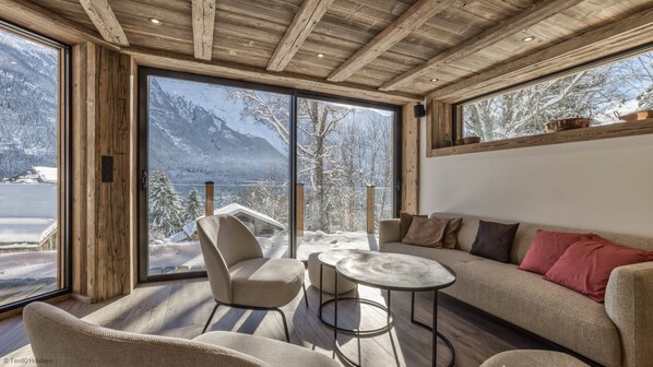 Smart TV, fireplace, foosball