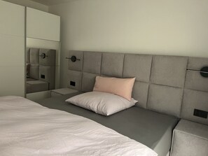 2 bedrooms, travel cot, free WiFi