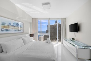 2 bedrooms, iron/ironing board, WiFi, bed sheets - ICON W BRICKELL BY IMD MIAMI VACATION RENTALS GORGEOUS OCEAN VIEW CORNER 2BR/2B (Miami)