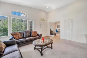 Living area - Canyon Rim Delight
(Twin Falls)