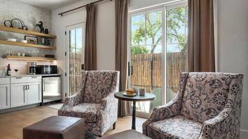 House, Multiple Beds, Patio (403 W Austin - Combo) | Living area