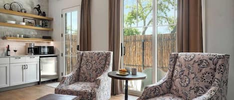 House, Multiple Beds, Patio (403 W Austin - Combo) | Living area