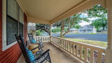 House, 1 King Bed, Hot Tub, City View (409 W San - Ellianna) | View from room