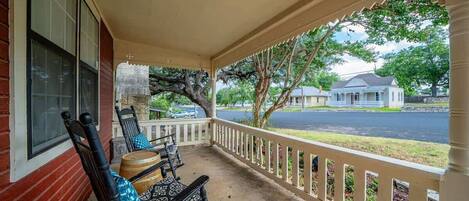 House, 1 King Bed, Hot Tub, City View (409 W San - Ellianna) | View from room