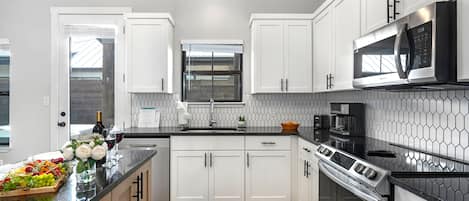 House, 1 King Bed, Hot Tub | Private kitchen | Fridge, microwave, oven, stovetop