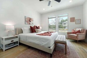 ハウス ベッド (複数台) スパ浴槽 プールビュー (306 W Travis Combo) | 10 室のベッドルーム、客室ごとに異なる装飾、客室ごとに異なるインテリア、ベッドシーツ