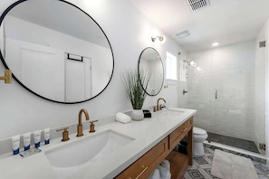 House, Multiple Beds, Hot Tub, Pool View (306 W Travis Combo) | Bathroom | Towels