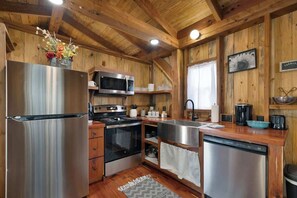 House, 1 King Bed, Hot Tub (226 Melton Rd) | Private kitchen | Fridge, microwave, oven, stovetop