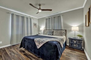 House, Multiple Beds, Hot Tub, Garden View (107 W Nimitz) | 3 bedrooms, individually decorated, individually furnished, bed sheets - Fredericksburg Speakeasy (Fredericksburg)