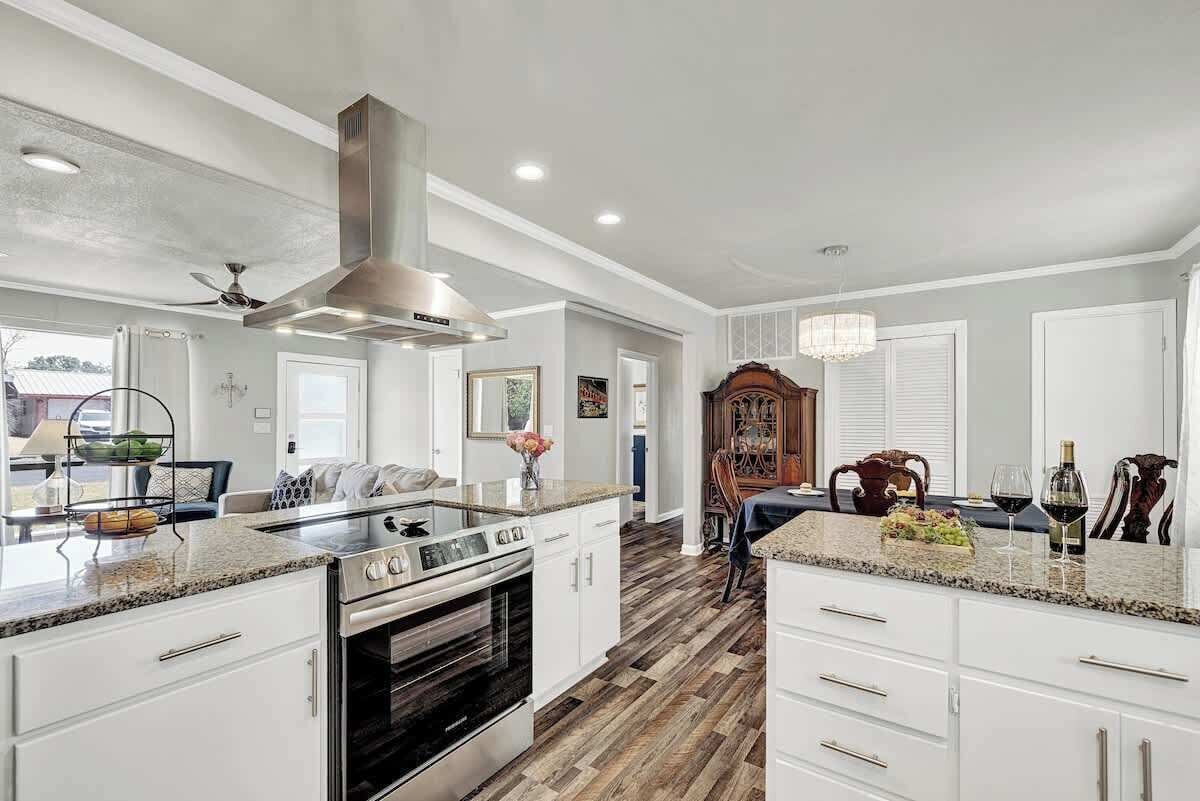 House, Multiple Beds, Hot Tub, Garden View (107 W Nimitz) | Private kitchen
