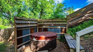 House, 1 King Bed, Hot Tub, City View (409 W San Ant Lillia) | Outdoor spa tub