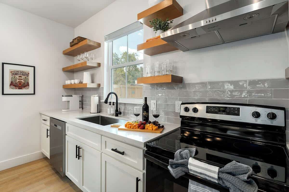 House, Multiple Beds, Hot Tub (306 W Travis Unit C) | Private kitchen | Coffee/tea maker