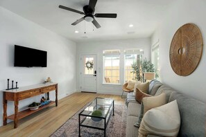 Hus - flera sängar - bubbelpool (306 W Travis Unit C) | Vardagsrum | Tv