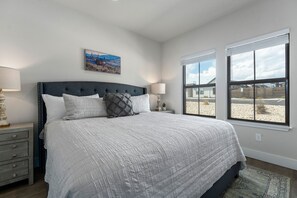 House, 1 King Bed, Hot Tub | 1 bedroom, individually decorated, individually furnished, free WiFi - Eagle's Quarter's Two (Fredericksburg)