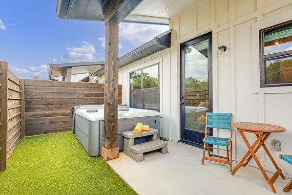 House, 1 King Bed, Hot Tub | Property grounds - Eagle's Quarter's Two (Fredericksburg)