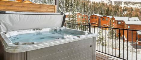 Bañera de hidromasaje al aire libre