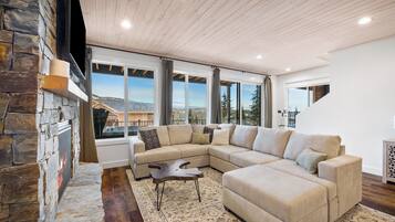 TV connectée, cheminée, médiathÚque