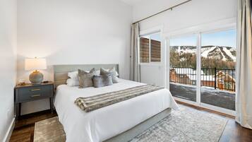 4 chambres, bureau, fer et planche Ă repasser, lit parapluie